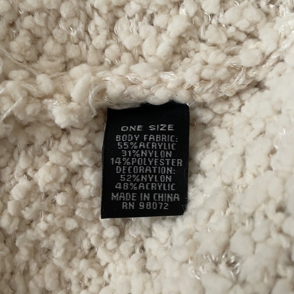 Ivory Cable Knit Hat with PomPom - Picture 4 of 4